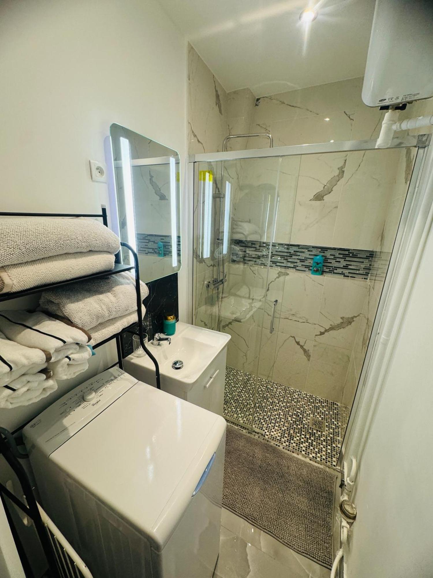 Charmante Appartement F2 Au Coeur De Paris 1Er Exteriör bild