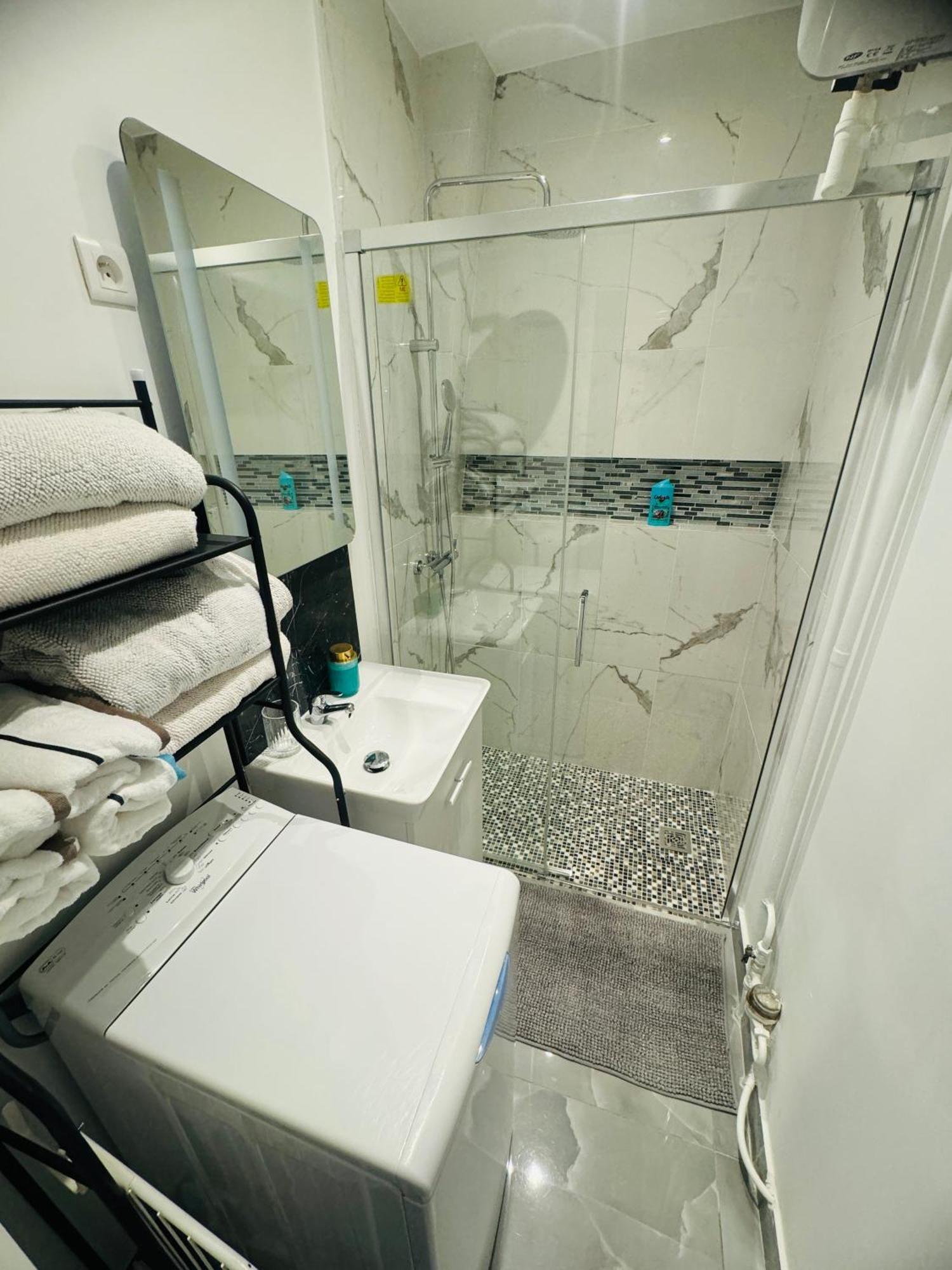 Charmante Appartement F2 Au Coeur De Paris 1Er Exteriör bild
